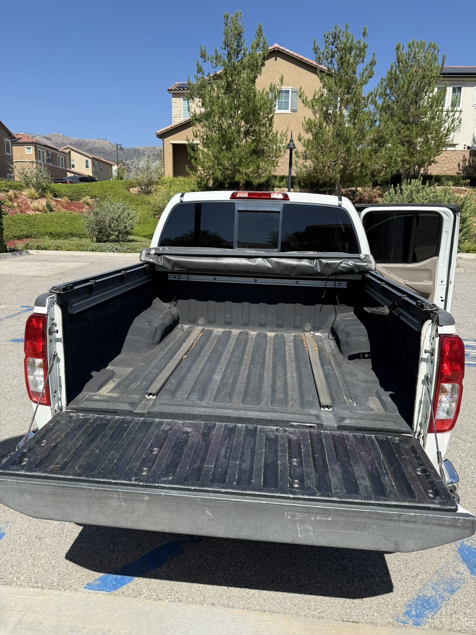 Used 2017 Nissan Frontier SL w/ Moonroof Package RWD image 18