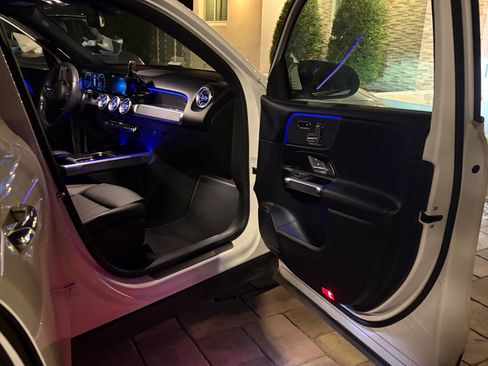 Used 2022 Mercedes-Benz GLB 250 250 Sport Utility 4D image 16