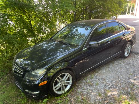 Used 2014 Mercedes-Benz C 300 4MATIC Sedan image 1