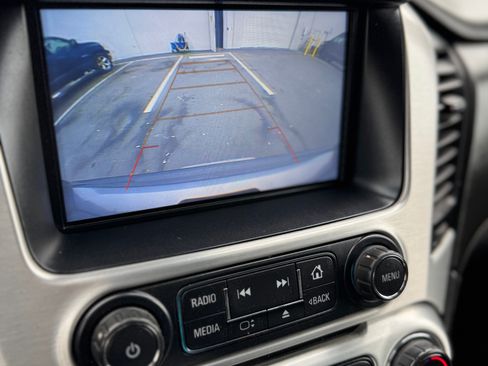 Used 2020 GMC Yukon XL SLT image 2