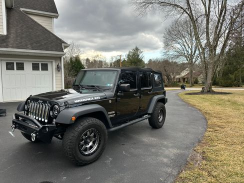 Used 2017 Jeep Wrangler Unlimited Sport w/ Quick Order Package 23S AWD/4WD image 16
