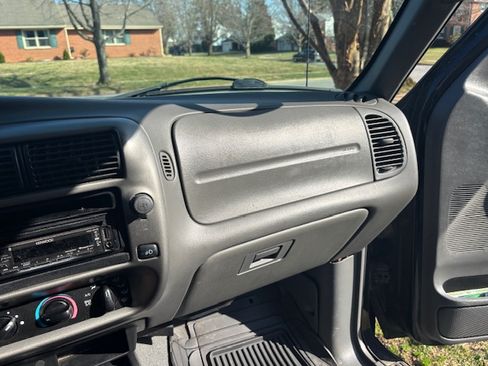 Used 2005 Ford Ranger FX4 image 12