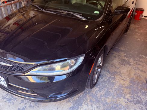 Used 2015 Chrysler 200 S w/ Comfort Group FWD image 11