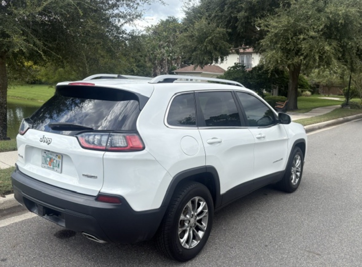 Used 2019 Jeep Cherokee Latitude Plus w/ Trailer Tow Group AWD/4WD image 2