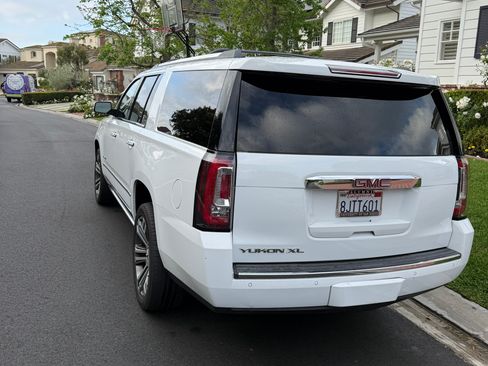 Used 2019 GMC Yukon XL Denali w/ Denali Ultimate Package AWD/4WD image 4
