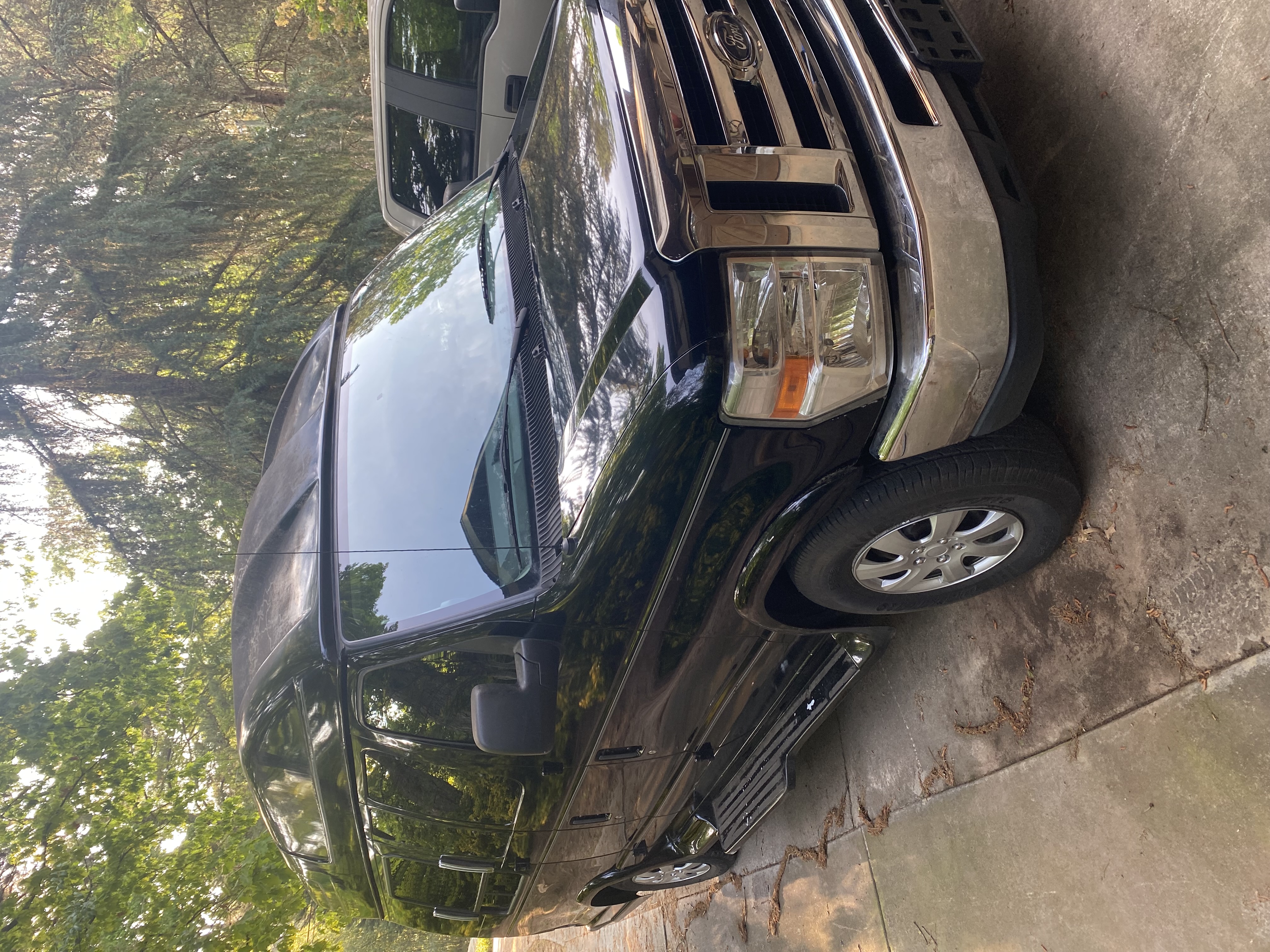 Used 2009 Ford E-250 and Econoline 250 Extended RWD image 2