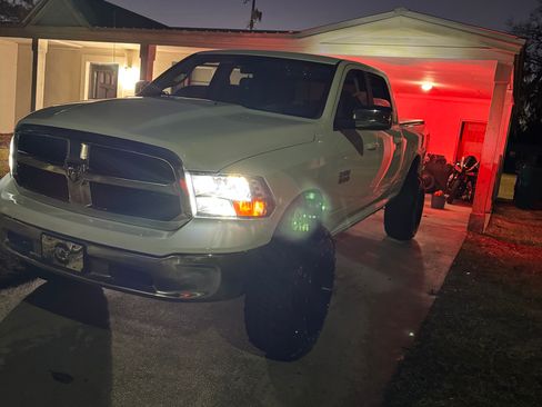 Used 2019 RAM 1500 Classic SLT image 8