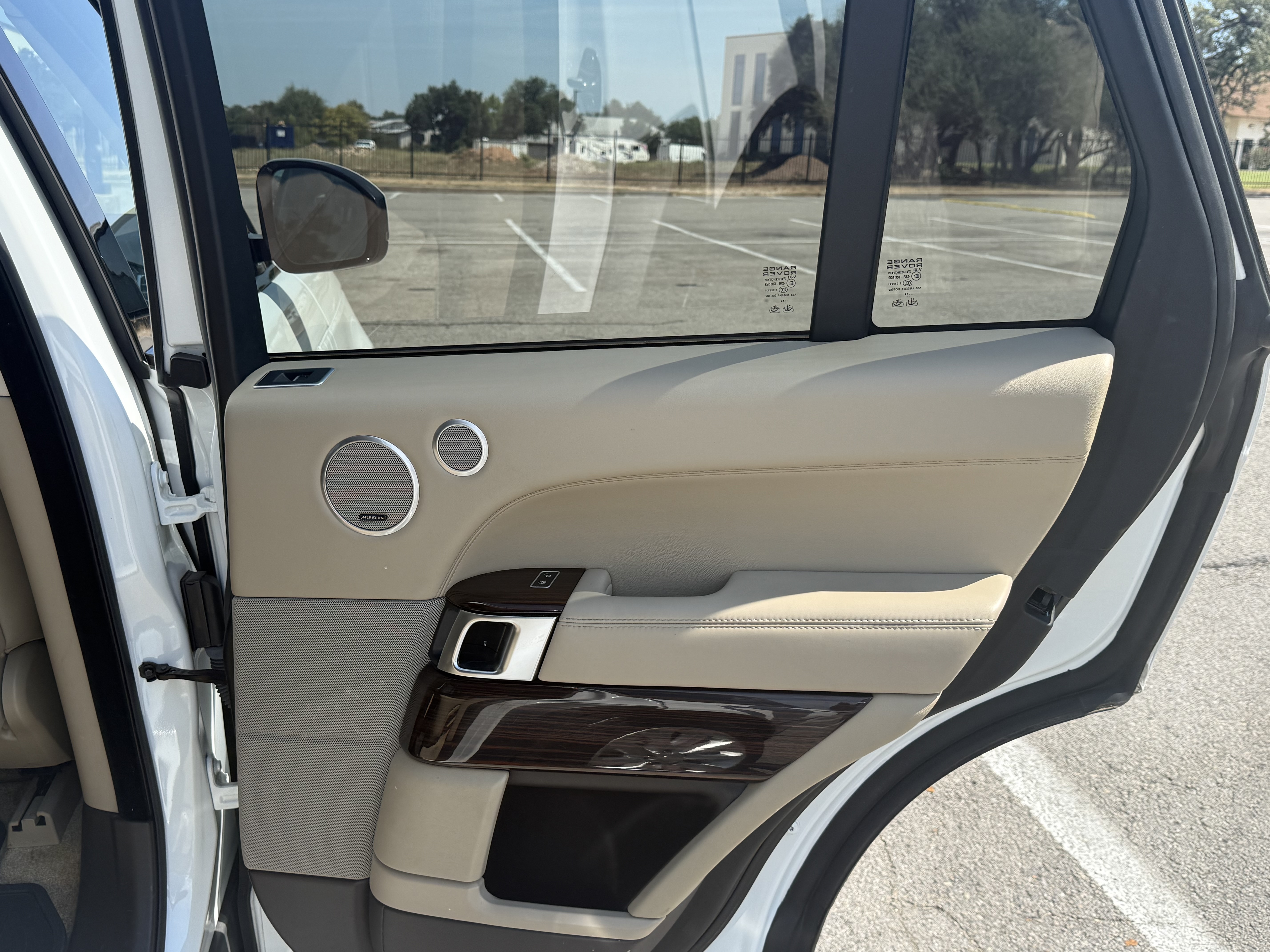 Used 2015 Land Rover Range Rover HSE AWD/4WD image 16