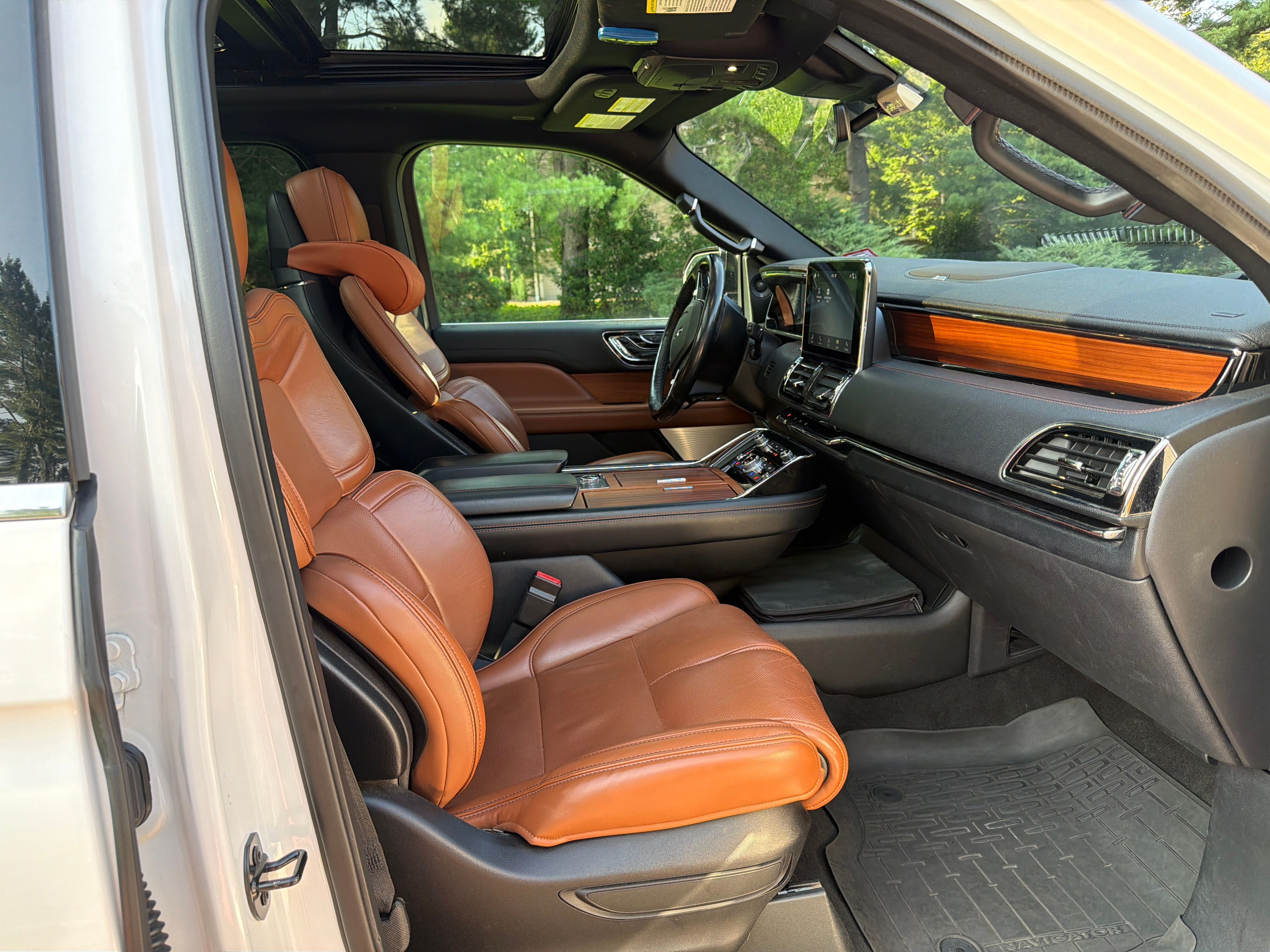 Used 2019 Lincoln Navigator Reserve w/ Cargo Package AWD/4WD image 30