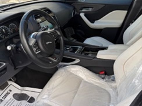 Used 2017 Jaguar F-PACE First Edition image 11