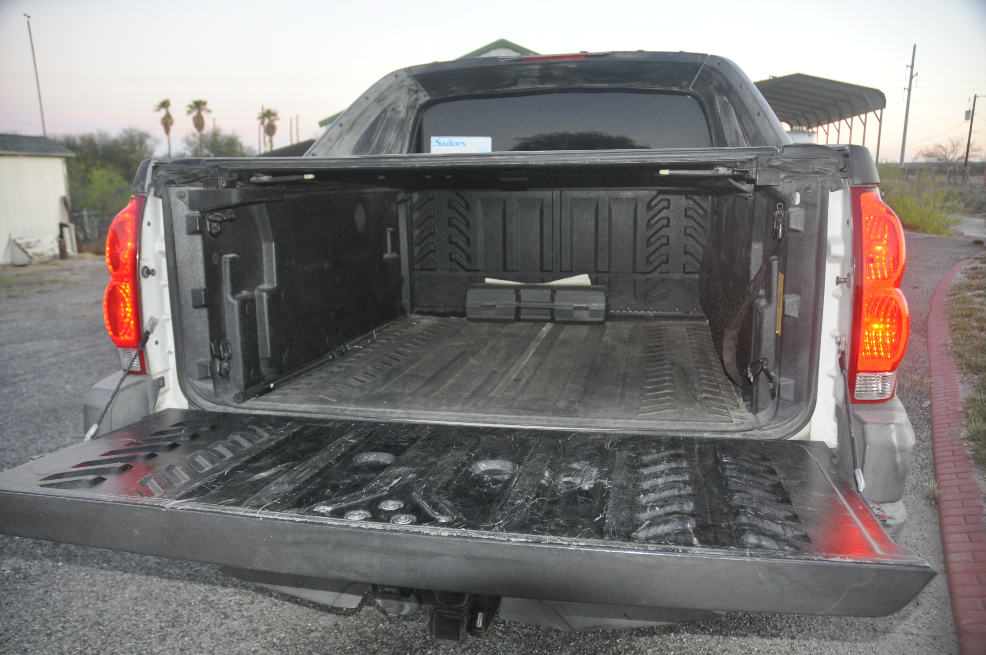 Used 2003 Chevrolet Avalanche 4x4 w/ Suspension Package, Off-Road image 13