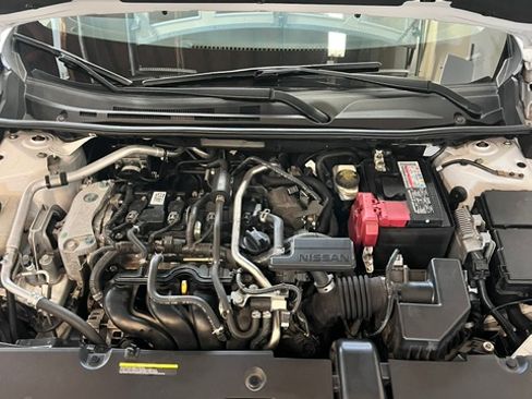Used 2020 Nissan Sentra SR w/ Premium Package FWD image 16