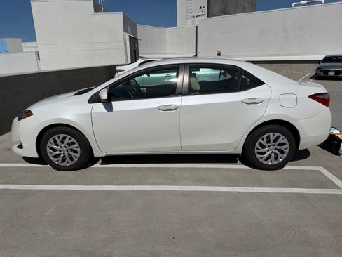 Used 2017 Toyota Corolla LE image 11