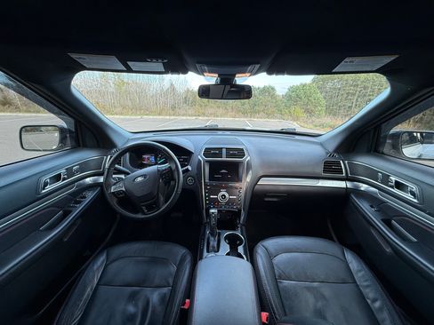 Used 2019 Ford Explorer Sport w/ Equipment Group 401A image 9