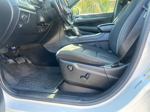 Used 2019 Jeep Grand Cherokee Laredo RWD image 13