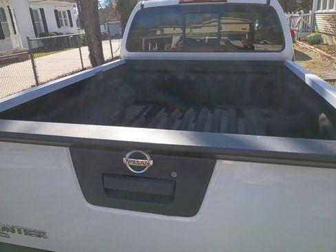 Used 2016 Nissan Frontier SV image 9