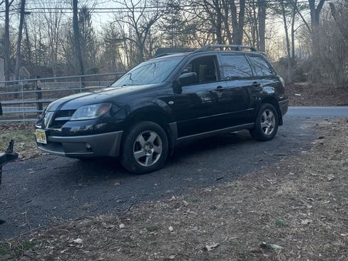 Used 2004 Mitsubishi Outlander XLS image 5