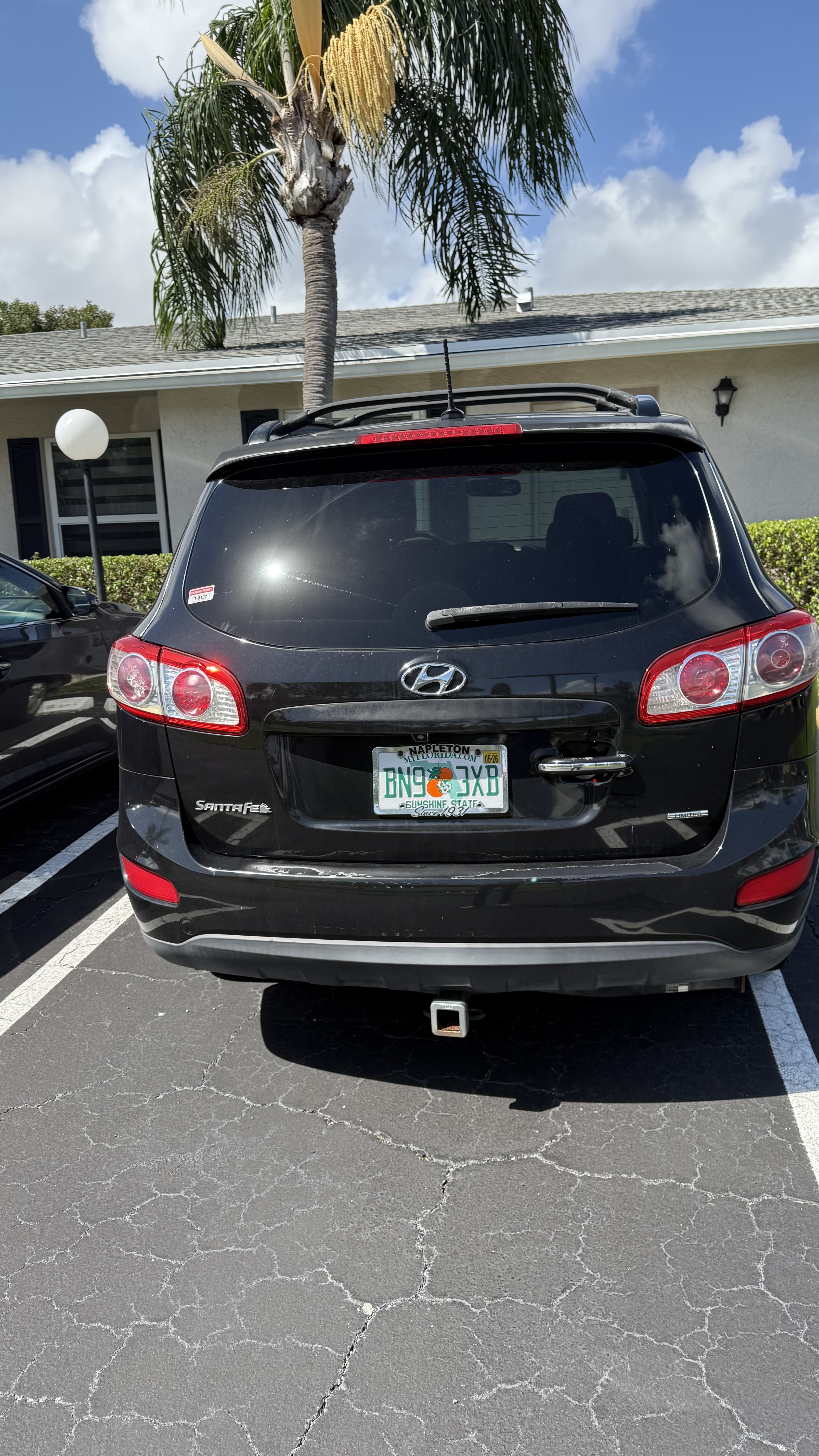 Used 2012 Hyundai Santa Fe Limited w/ Navigation Pkg 4 FWD image 9