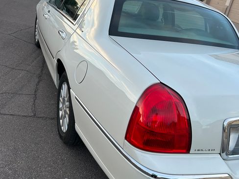 Used 2004 Lincoln Town Car Ultimate image 5
