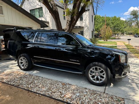 Used 2019 GMC Yukon XL SLT w/ Open Road Package RWD image 2