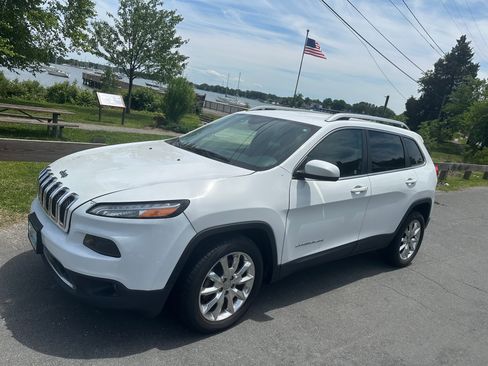 Used 2017 Jeep Cherokee Limited FWD image 1