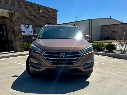 Used 2017 Hyundai Tucson SE Plus image 2