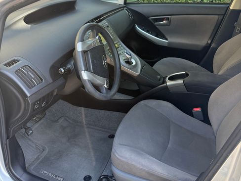 Used 2014 Toyota Prius Two image 9