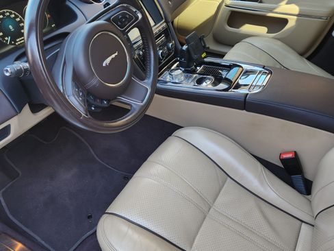 Used 2016 Jaguar XJ R-Sport image 8