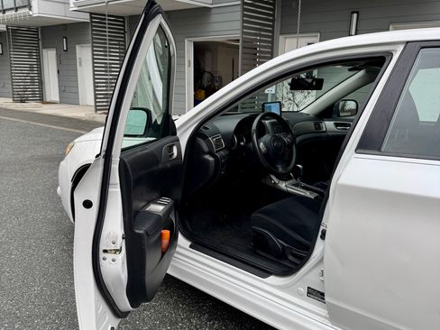 Used 2010 Subaru Impreza 2.5i image 5