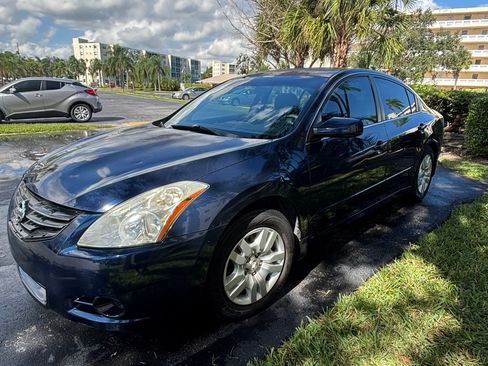 Used 2011 Nissan Altima 2.5 S image 1