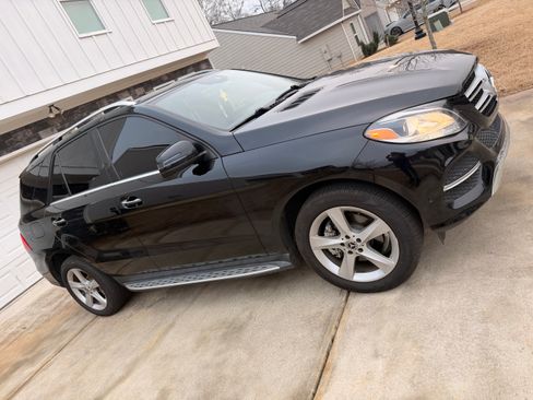 Used 2017 Mercedes-Benz GLE 350 w/ Premium 1 Package image 4