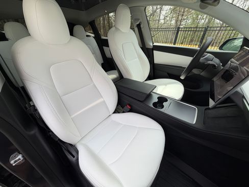 Used 2022 Tesla Model Y Performance image 21