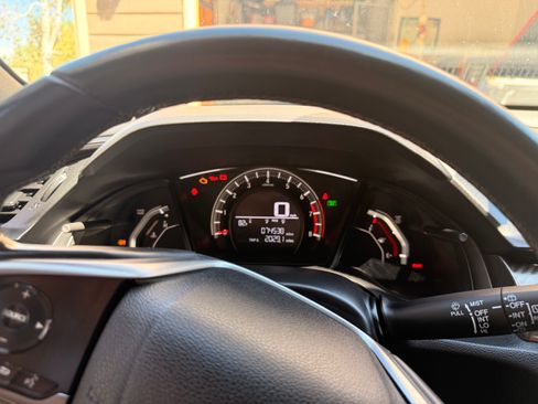 Used 2018 Honda Civic Sport image 5