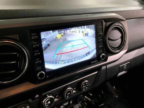 Used 2020 Toyota Tacoma TRD Off-Road w/ Technology Package image 12
