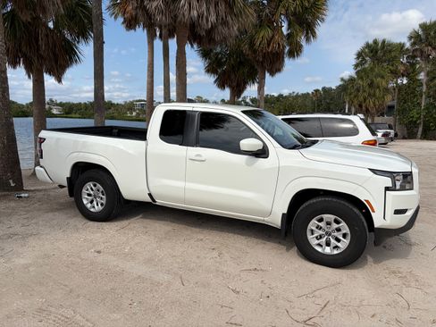 Used 2024 Nissan Frontier SV w/ Technology Package RWD image 5