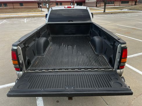 Used 2003 Chevrolet Silverado 3500 LT image 16