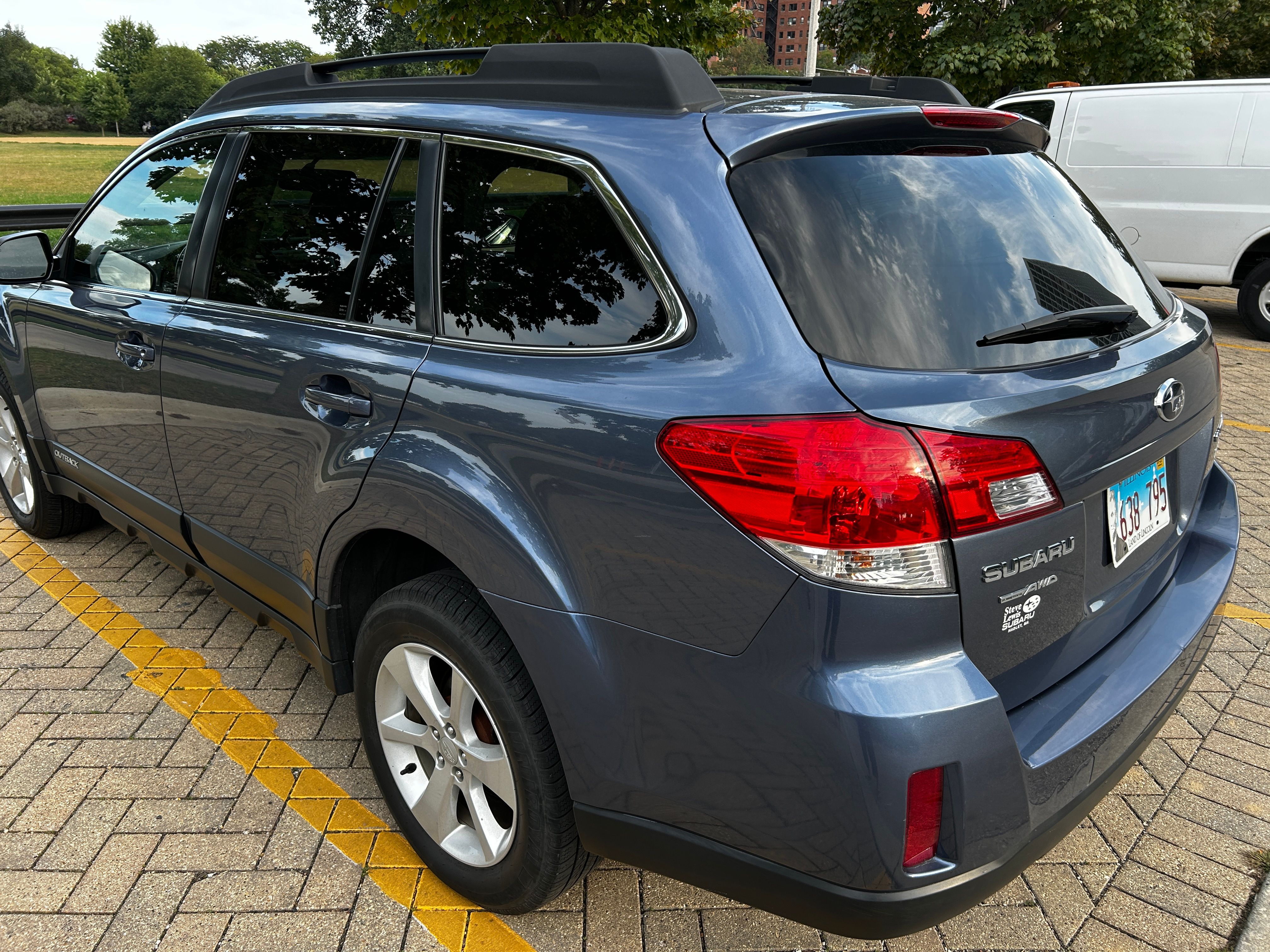 Used 2013 Subaru Outback 2.5i Premium w/ All-Weather Pkg AWD/4WD image 8