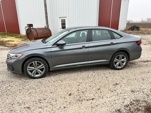 Used 2024 Volkswagen Jetta SE w/ Panoramic Sunroof Package image 11