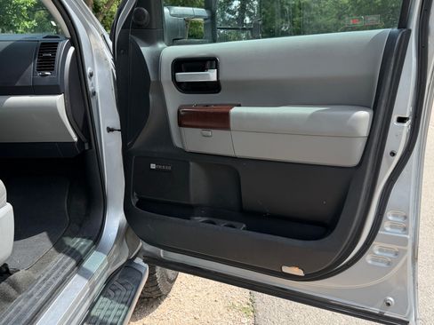 Used 2014 Toyota Sequoia Platinum AWD/4WD image 18