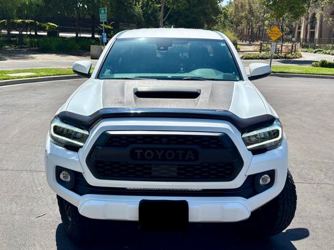 Used 2022 Toyota Tacoma TRD Sport w/ Technology Package RWD image 4