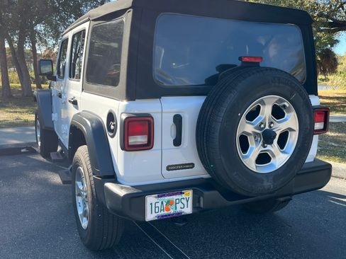Used 2021 Jeep Wrangler Unlimited Sport AWD/4WD image 31