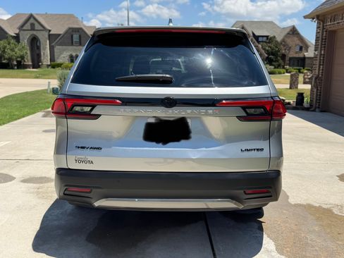 Used 2024 Toyota Grand Highlander AWD Hybrid image 2