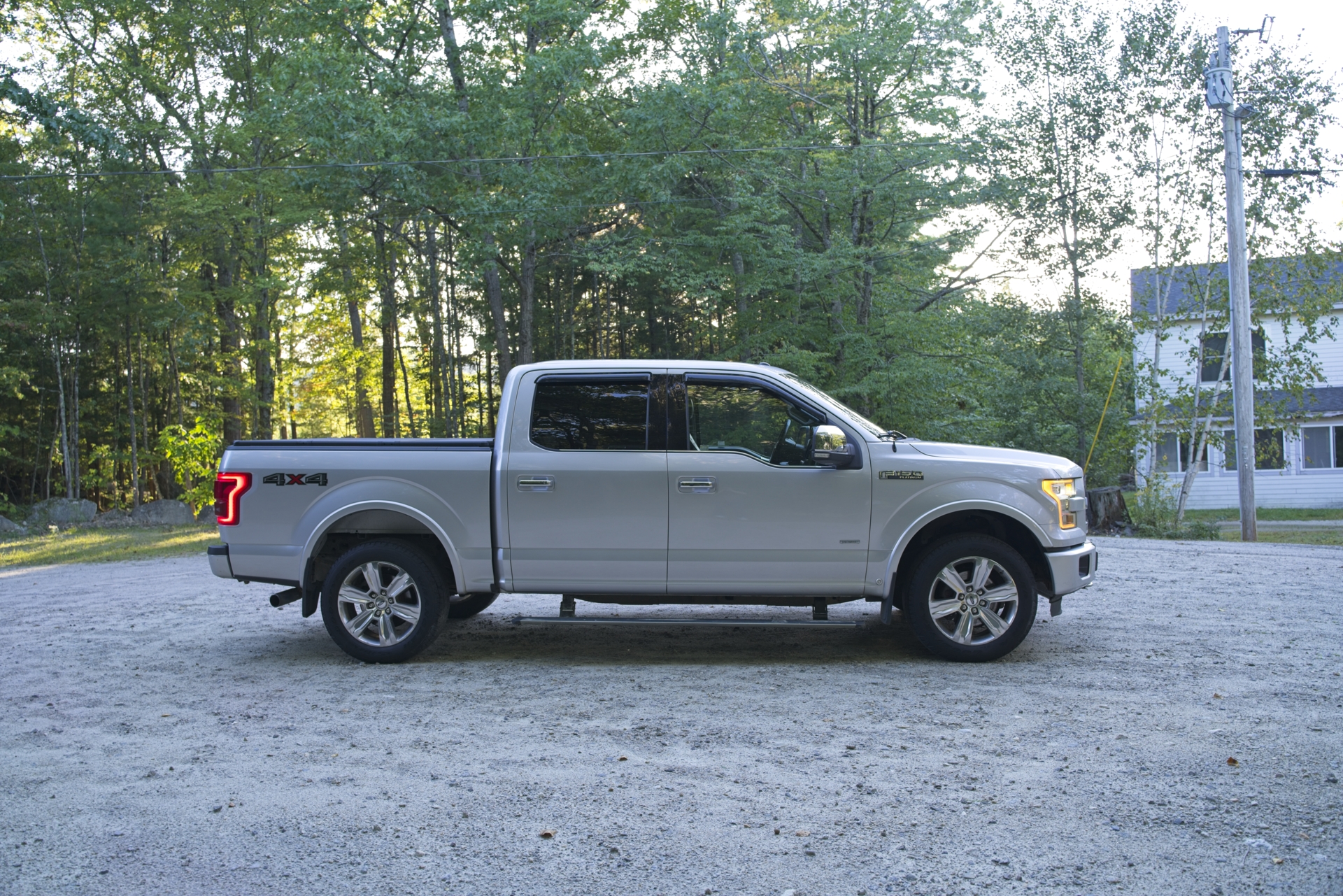 Used 2015 Ford F150 Platinum w/ Equipment Group 701A Luxury AWD/4WD image 6