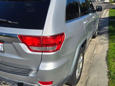 Used 2011 Jeep Grand Cherokee Laredo image 8