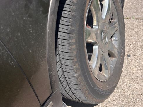 Used 2010 Buick Enclave CXL FWD image 12