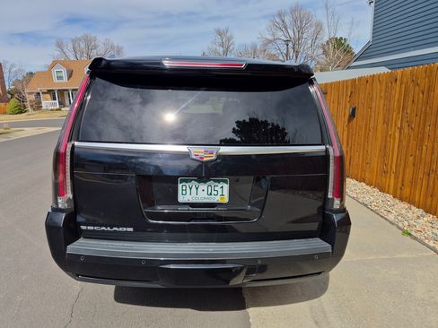 Used 2017 Cadillac Escalade ESV Luxury image 8