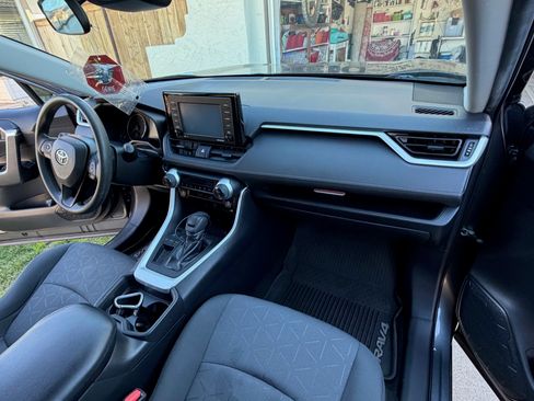 Used 2020 Toyota RAV4 XLE image 19