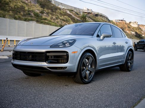 Used 2020 Porsche Cayenne Turbo image 20
