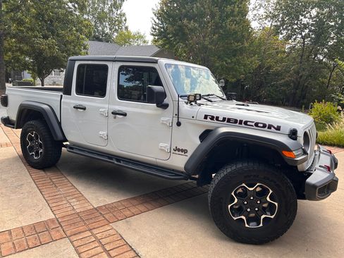 Used 2023 Jeep Gladiator Rubicon w/ LED Lighting Group AWD/4WD image 4