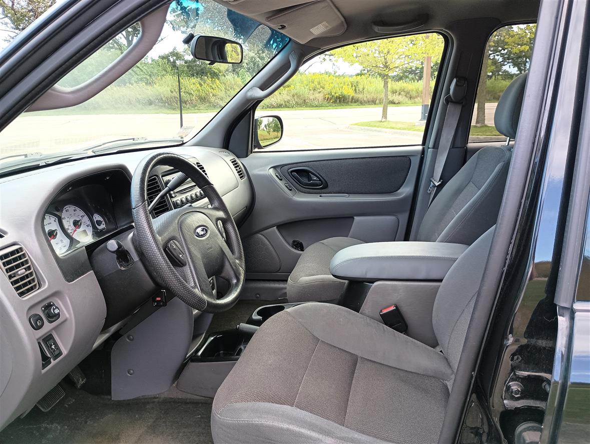 Used 2002 Ford Escape XLT AWD/4WD image 2